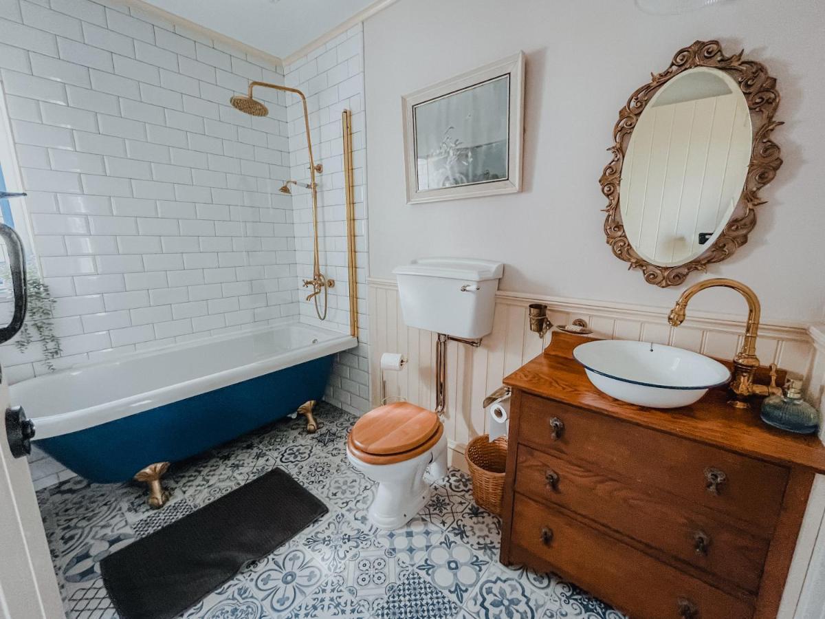 Secluded Thatched Cottage, Near Beaches & Hill Walking Rashenny Extérieur photo