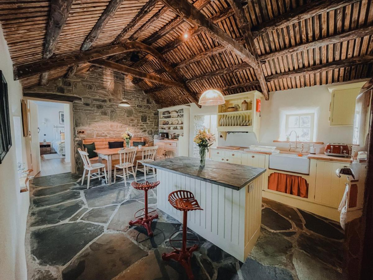 Secluded Thatched Cottage, Near Beaches & Hill Walking Rashenny Extérieur photo