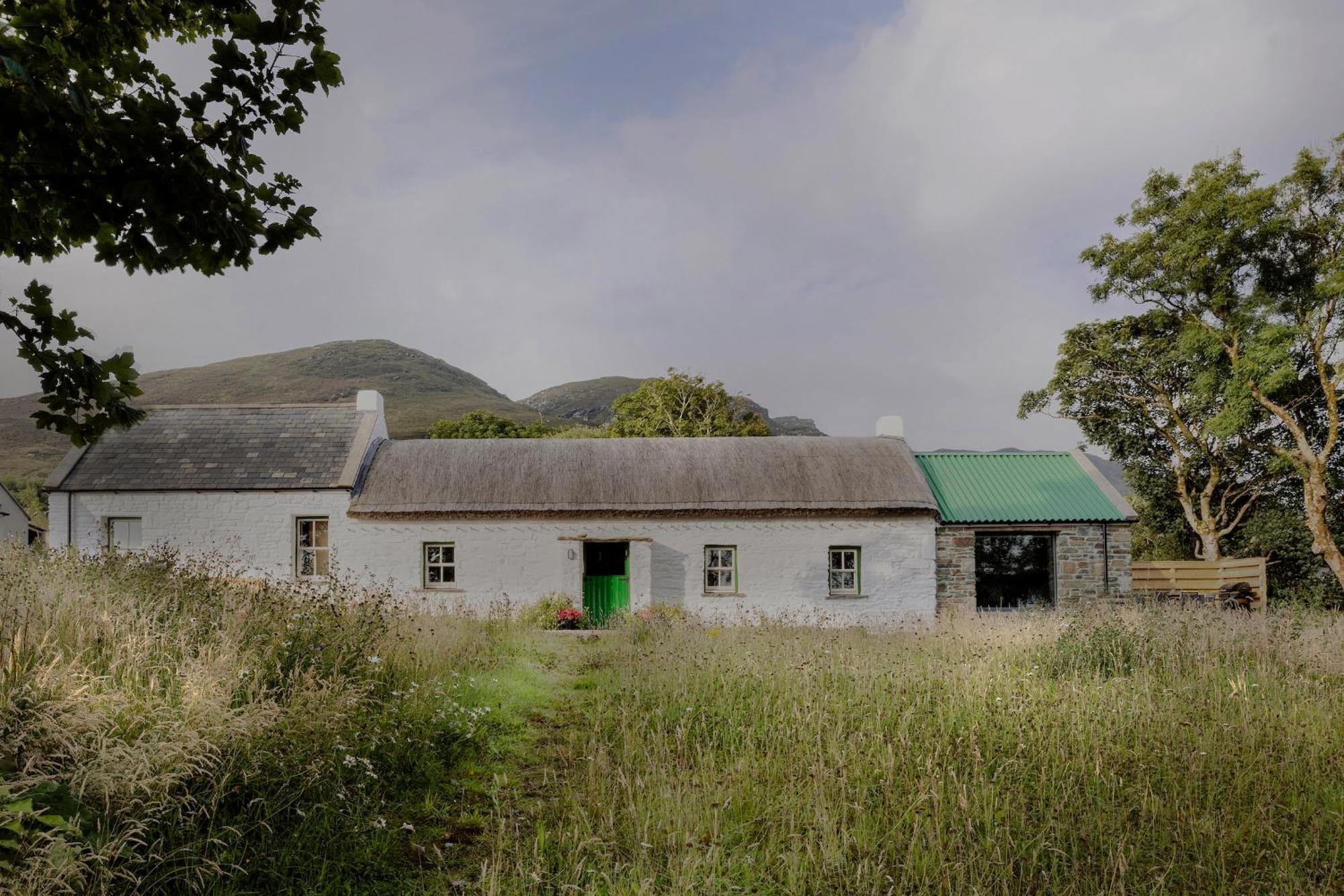Secluded Thatched Cottage, Near Beaches & Hill Walking Rashenny Extérieur photo